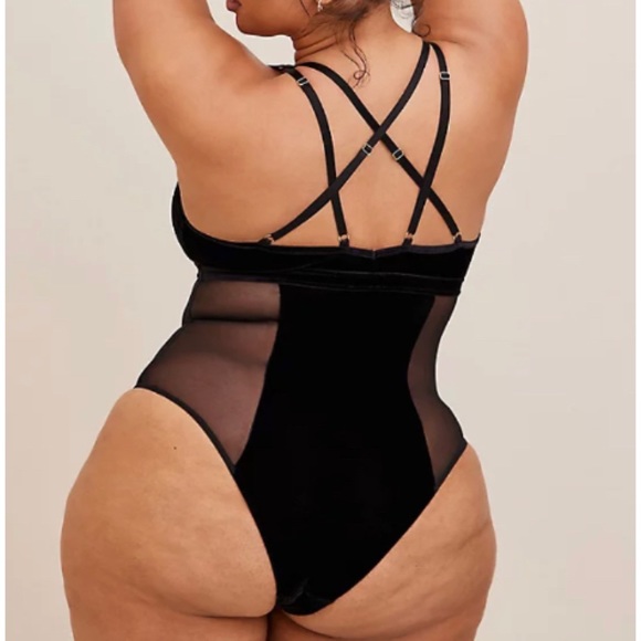 🆕 Black Velour and Mesh Bodysuit 2 2X 18 20 NWT Torrid New! Top - Picture 3 of 5